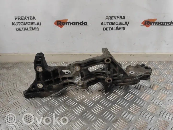 Volkswagen PASSAT B8 Generator/alternator bracket 04L9031438