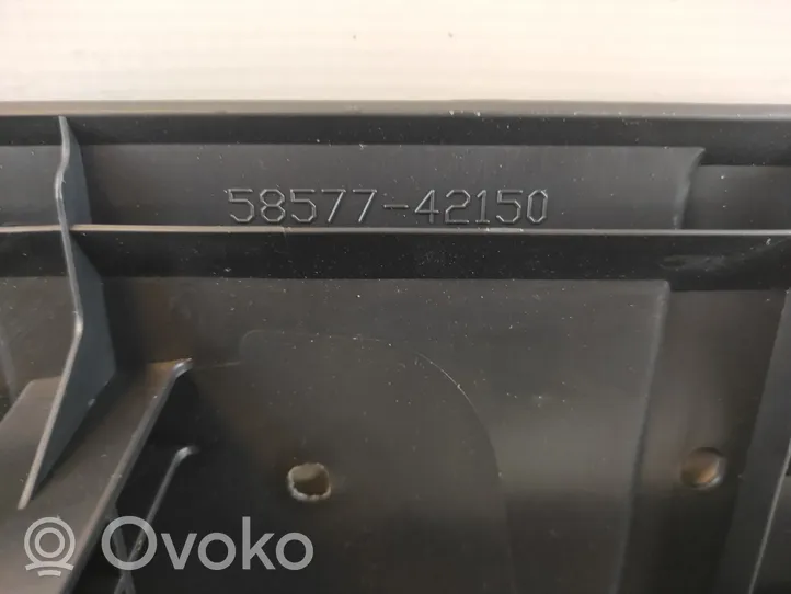Toyota RAV 4 (XA50) Garniture de section de roue de secours 5857742150