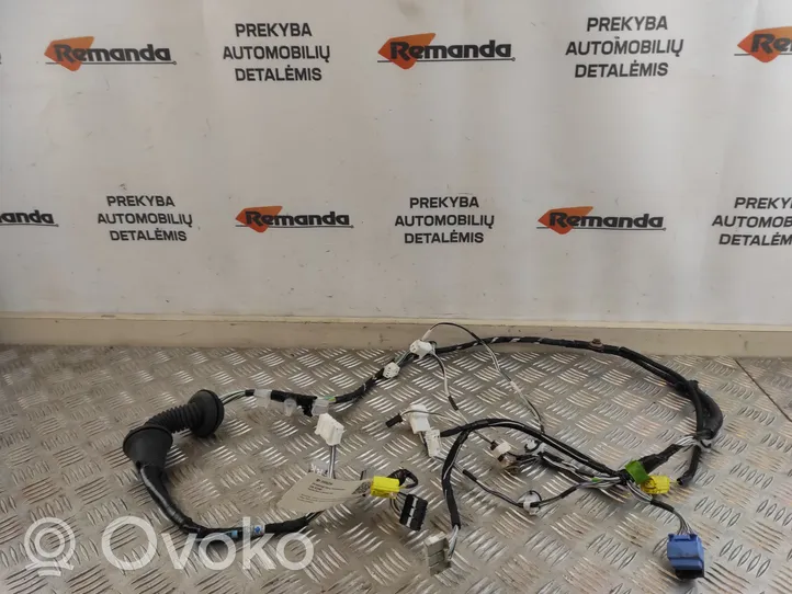 Toyota RAV 4 (XA50) Faisceau de câblage de porte avant 8215242E10