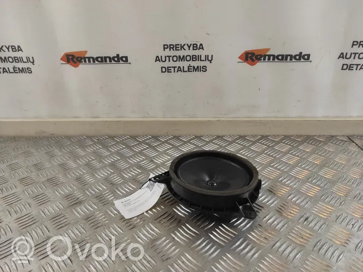 Toyota RAV 4 (XA50) Enceinte de porte arrière 861601A210