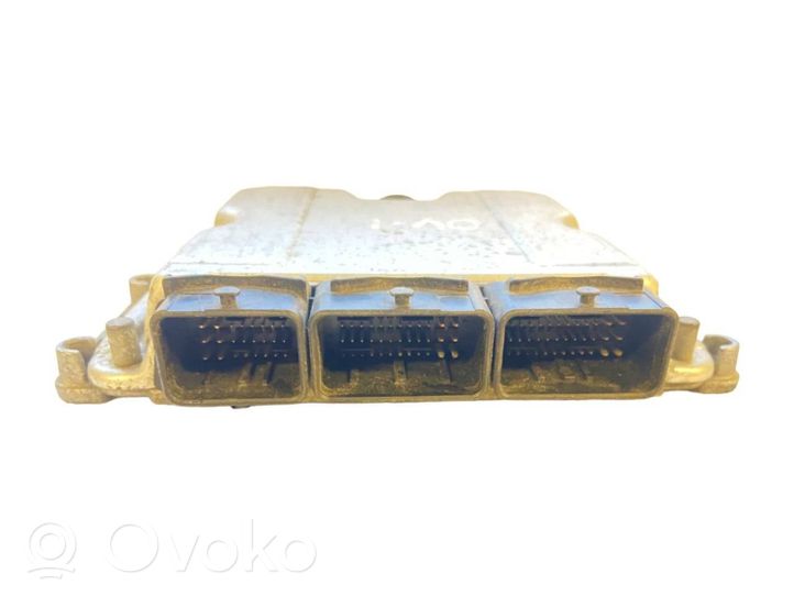 Opel Vivaro Calculateur moteur ECU 8200118526