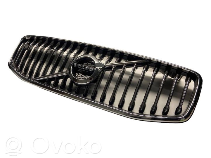 31479495 Volvo XC60 Front bumper upper radiator grill, 200.00 € | RRR 