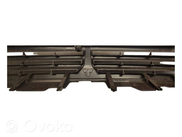 Mitsubishi Space Wagon Maskownica / Grill / Atrapa górna chłodnicy MR275627