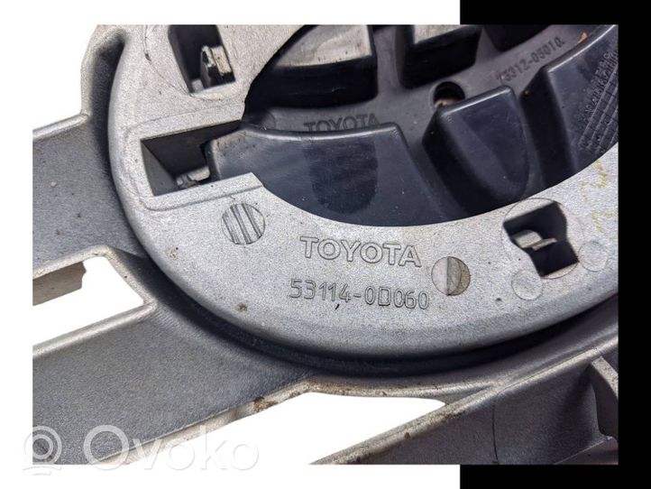 Toyota Avensis T250 Grotelės viršutinės 531140D060