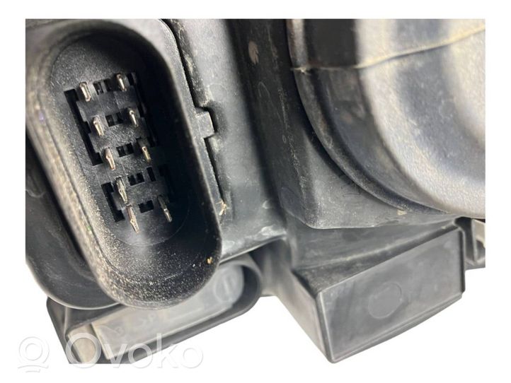 Volkswagen Amarok Lampa przednia 90026082