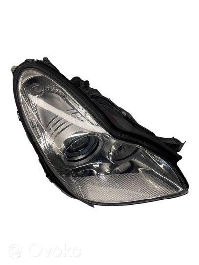 Mercedes-Benz CLS C219 Lampa przednia A0028206026