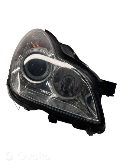 Mercedes-Benz CLS C219 Lampa przednia A0028206026