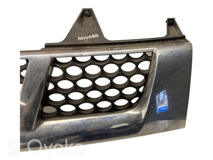 Nissan Navara D40 Grille calandre supérieure de pare-chocs avant 62310VK000