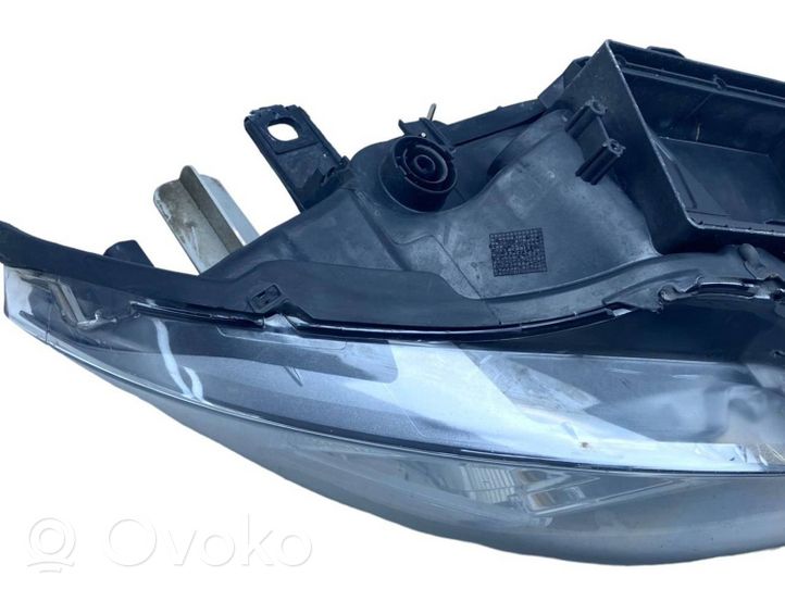 BMW 1 E82 E88 Lampa przednia 7263639