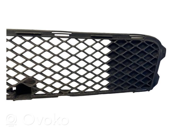 Mitsubishi Lancer X Grille inférieure de pare-chocs avant 3H416400A827