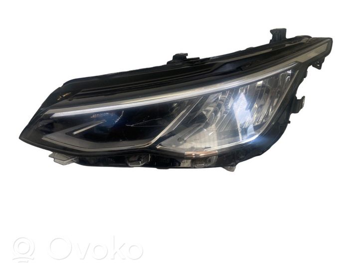 Volkswagen Golf VIII Lampa przednia 90150890