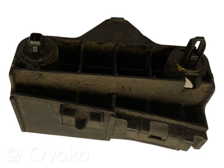 Toyota Verso Takapuskurin kannake 525620F020