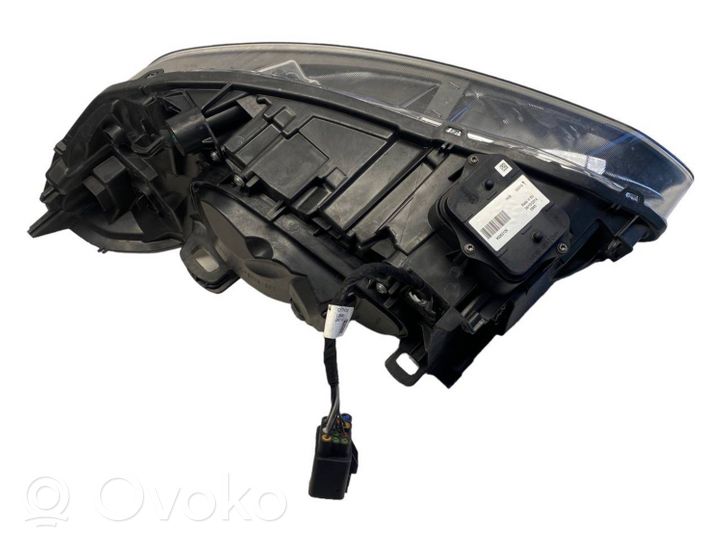 Volvo XC60 Lampa przednia 31420250