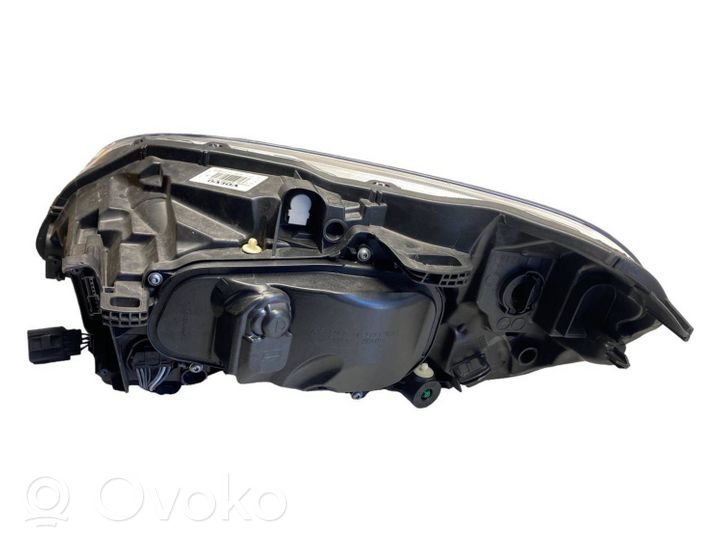 Volvo XC60 Lampa przednia 31420250