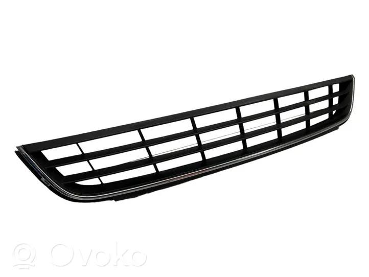 Volkswagen Jetta VI Front bumper lower grill 5C6853677A