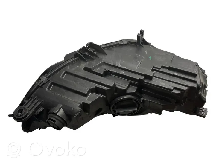 Audi A4 S4 B9 Lampa przednia 8W0941011