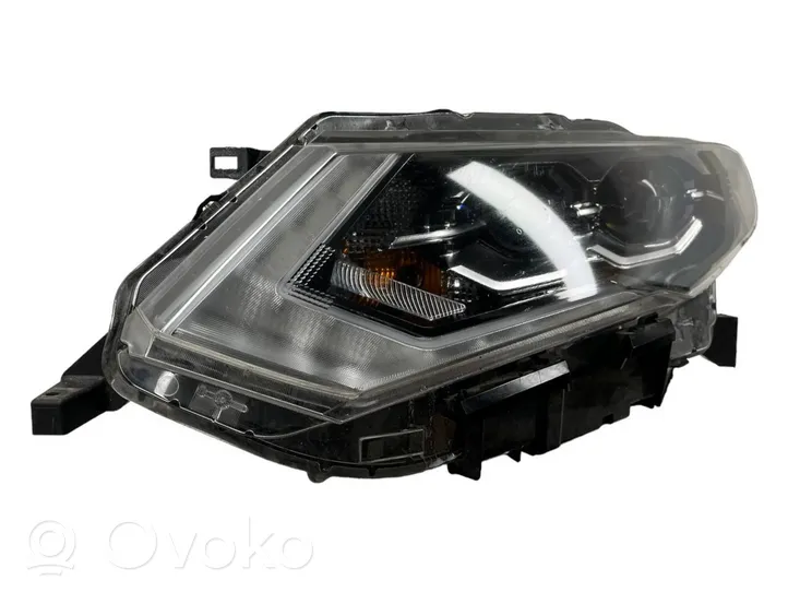 Nissan X-Trail T32 Lampa przednia 