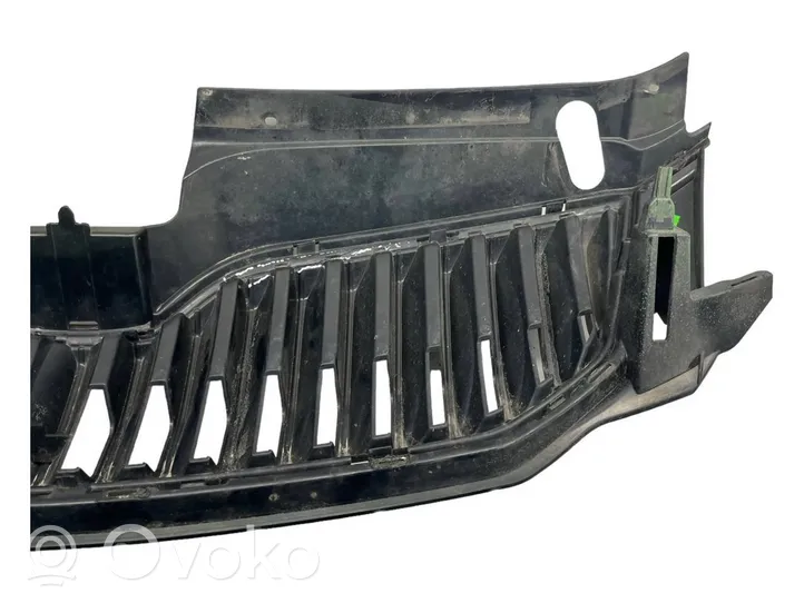 Skoda Octavia Mk3 (5E) Maskownica / Grill / Atrapa górna chłodnicy 5Q0010851M