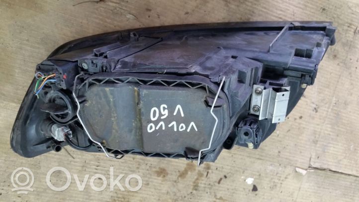 Volvo V50 Lampa przednia 