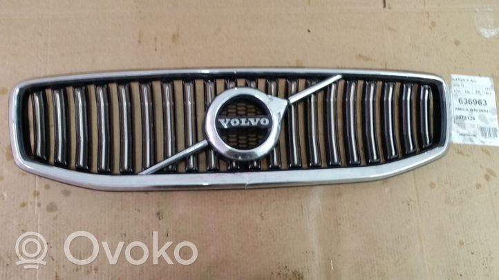 Volvo S60 Etupuskurin ylempi jäähdytinsäleikkö 31479290