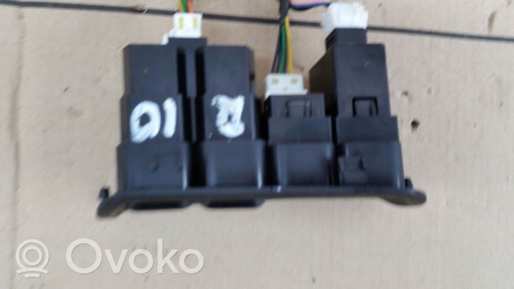 KIA Rio Set di interruttori 299105391