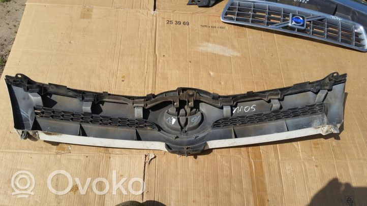 Toyota Corolla Verso E121 Grille de calandre avant 53111-0F020