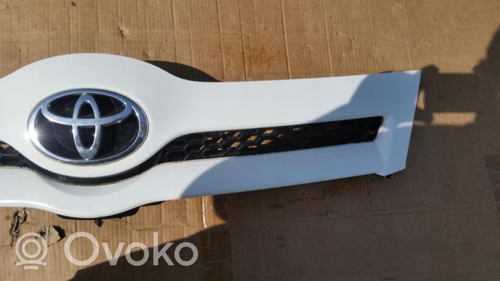 Toyota Corolla Verso E121 Grille de calandre avant 53111-0F020