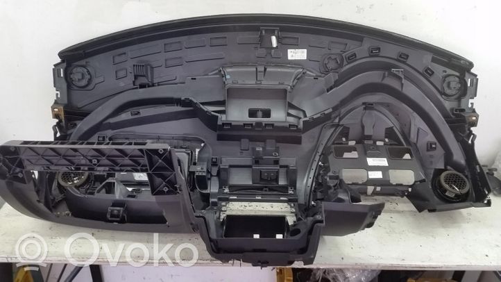 Renault Clio IV Deska rozdzielcza 682007861R