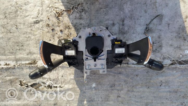 Citroen C4 III e-C4 Pyyhkimen/suuntavilkun vipukytkin 96627927XT