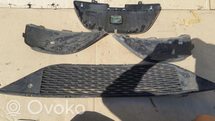 Seat Ibiza IV (6J,6P) Grille calandre supérieure de pare-chocs avant 6J0853654B