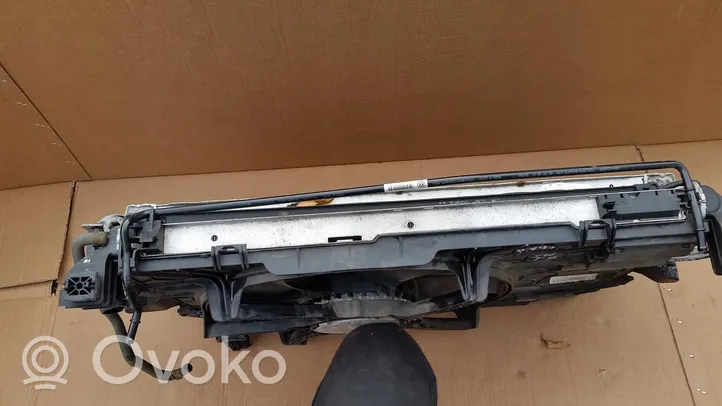 Volkswagen Multivan T5 Dzesēšanas šķidruma radiators 7E0121207B