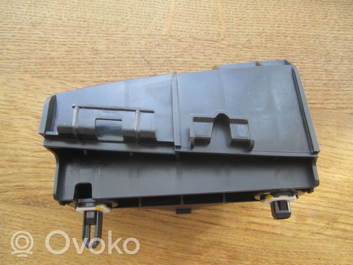 Toyota Verso Uchwyt / Mocowanie zderzaka tylnego 525620F020