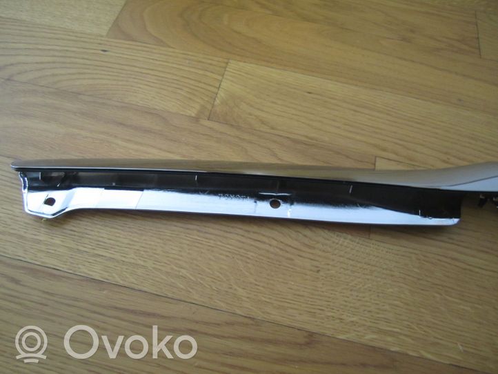 Toyota Corolla Verso E121 Kratka wlotu powietrza na maskę 7577013050