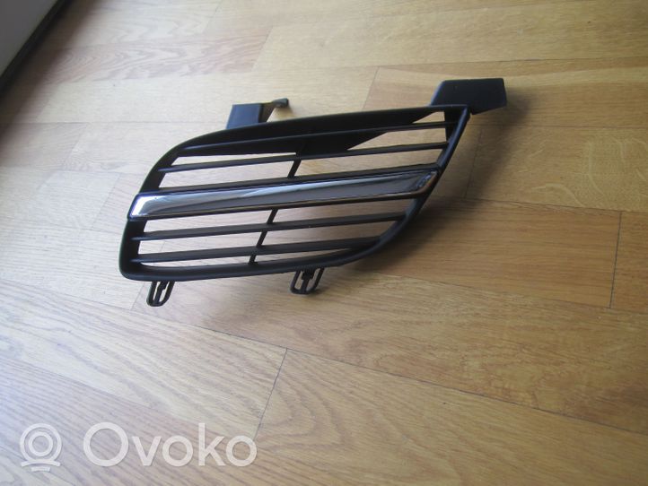 Nissan Almera N16 Maskownica / Grill / Atrapa górna chłodnicy 62332BM400