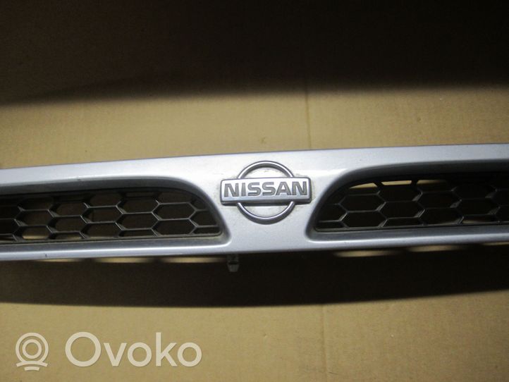 Nissan Sunny Maskownica / Grill / Atrapa górna chłodnicy 6231050C000