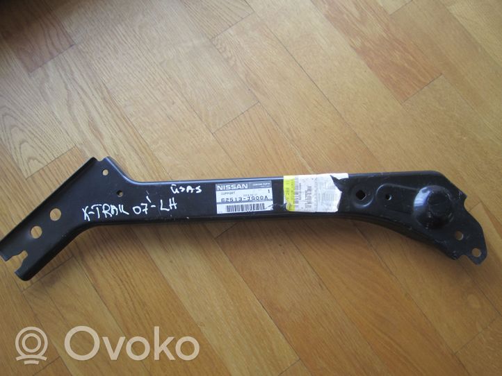 Nissan X-Trail T31 Staffa del pannello di supporto del radiatore 62513JG00A