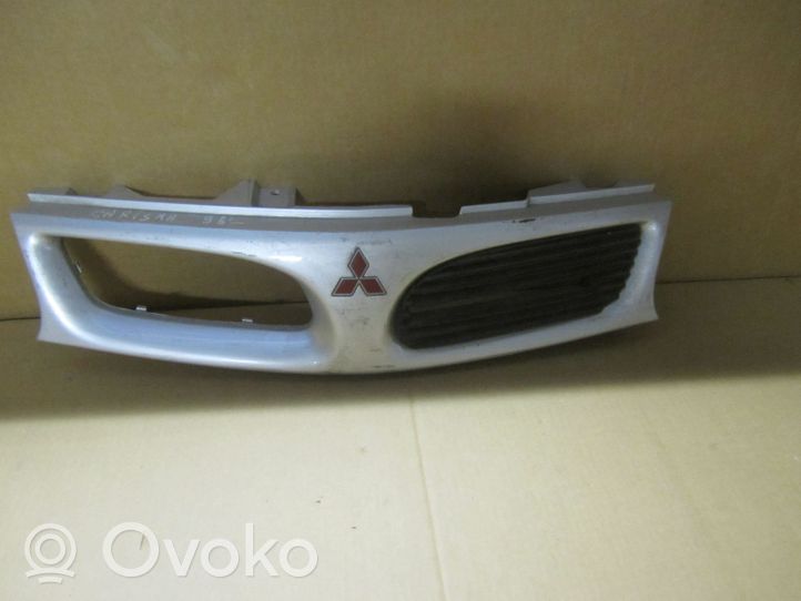 Mitsubishi Carisma Maskownica / Grill / Atrapa górna chłodnicy MB944763