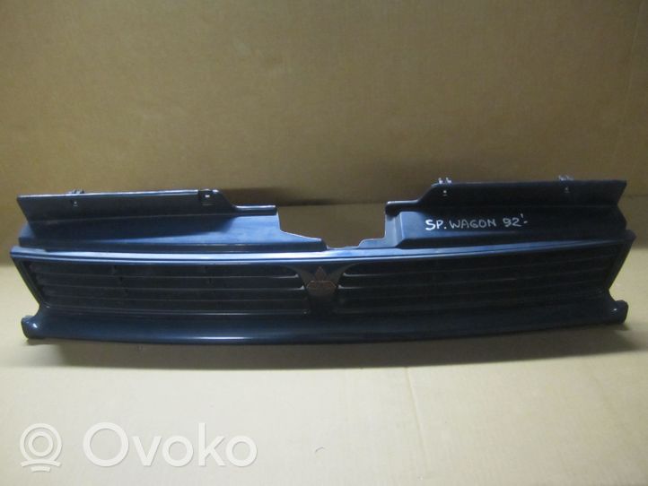 Mitsubishi Space Wagon Griglia superiore del radiatore paraurti anteriore MB667240