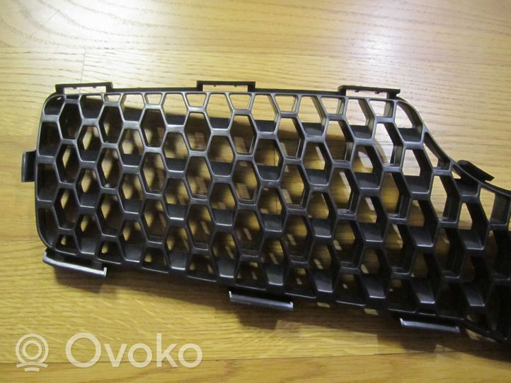 Toyota Yaris Grille calandre supérieure de pare-chocs avant 