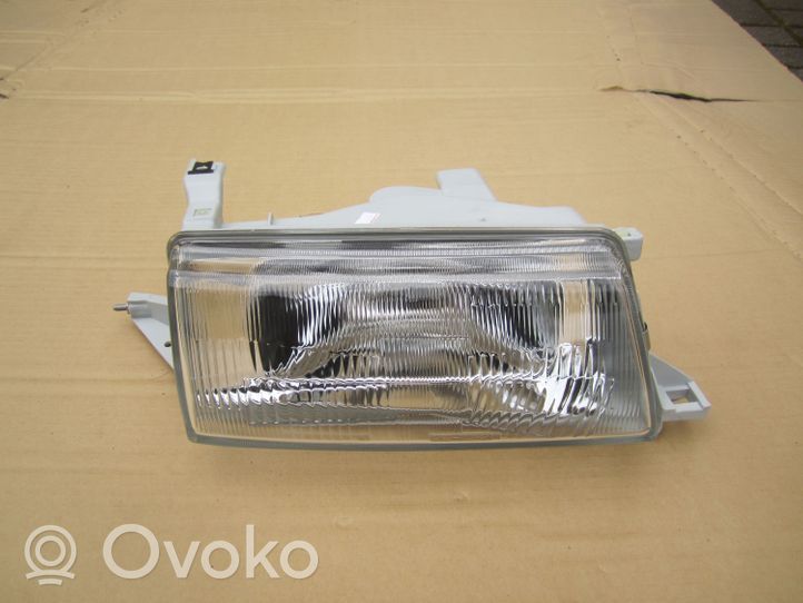 Toyota Carina T170 Lampa przednia 