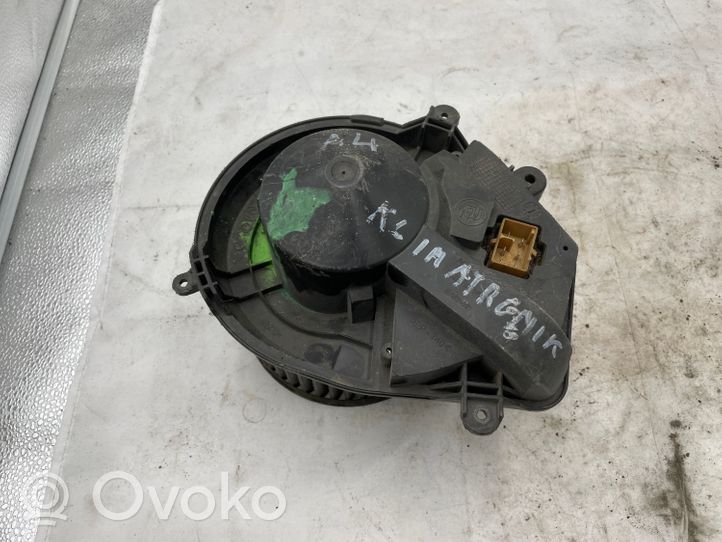 Volkswagen PASSAT B5 Ventola riscaldamento/ventilatore abitacolo 8D1820021