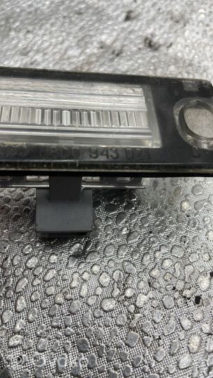 Audi A4 S4 B5 8D Éclairage de plaque d'immatriculation 8D0943021
