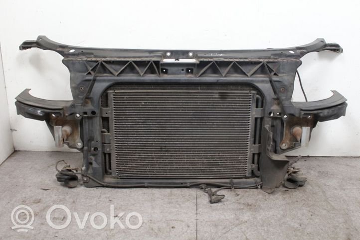 Audi TT Mk1 Jäähdyttimen kehyksen suojapaneeli 1J0121253AD