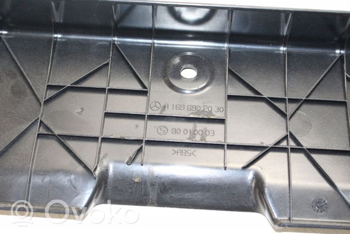 Mercedes-Benz B W245 Rivestimento di protezione sottoporta del bagagliaio/baule A1696902030