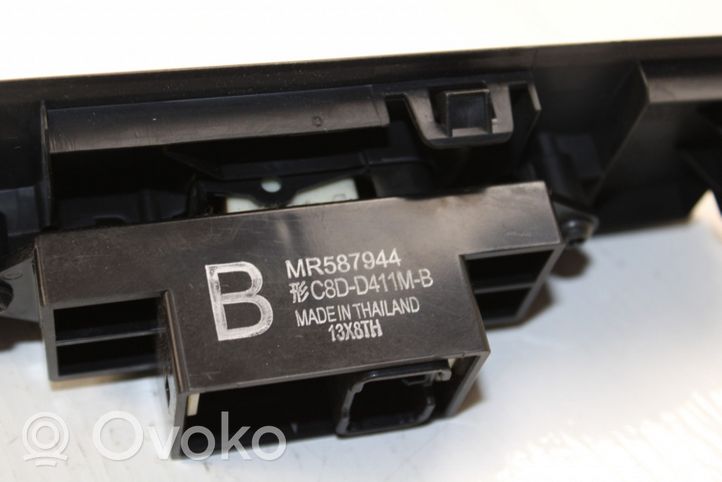 Mitsubishi Colt Interruttore di controllo dell’alzacristalli elettrico MR587944