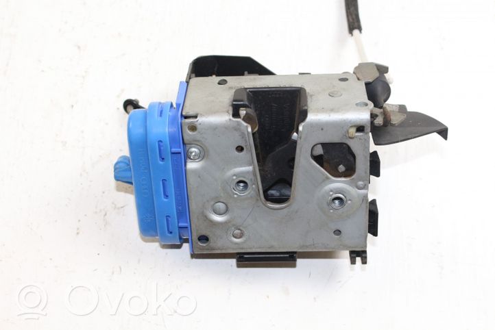 Audi A4 S4 B5 8D Etuoven lukko 8D0839015A