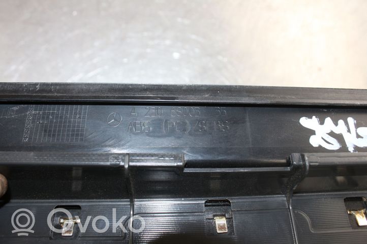 Mercedes-Benz SL R230 Etuoven kynnyksen suojalista A2306800335