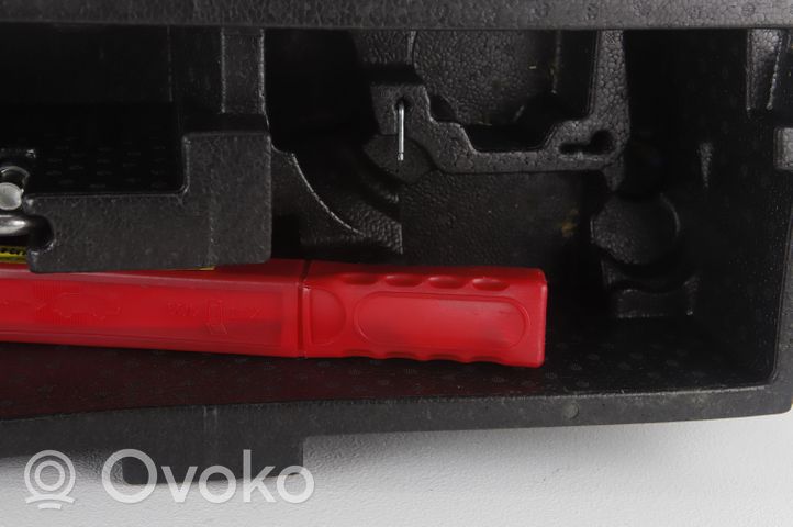 Skoda Rapid (NH) Boîte à outils 5JA601012