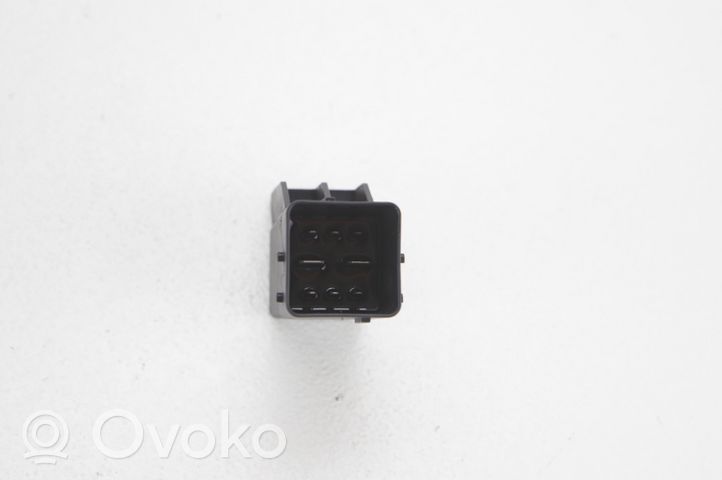 Ford Kuga II Przekaźnik / Modul układu ogrzewania wstępnego 9803299780