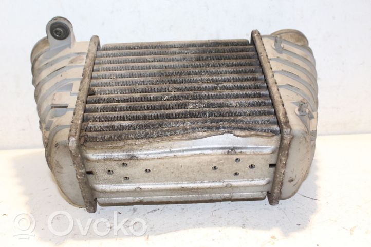 Audi TT Mk1 Välijäähdyttimen jäähdytin 8L9145805